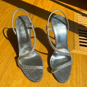 100% Authentic Christian Louboutin Silver Sparkle stilettos. Size 39.! HOLIDAYS!